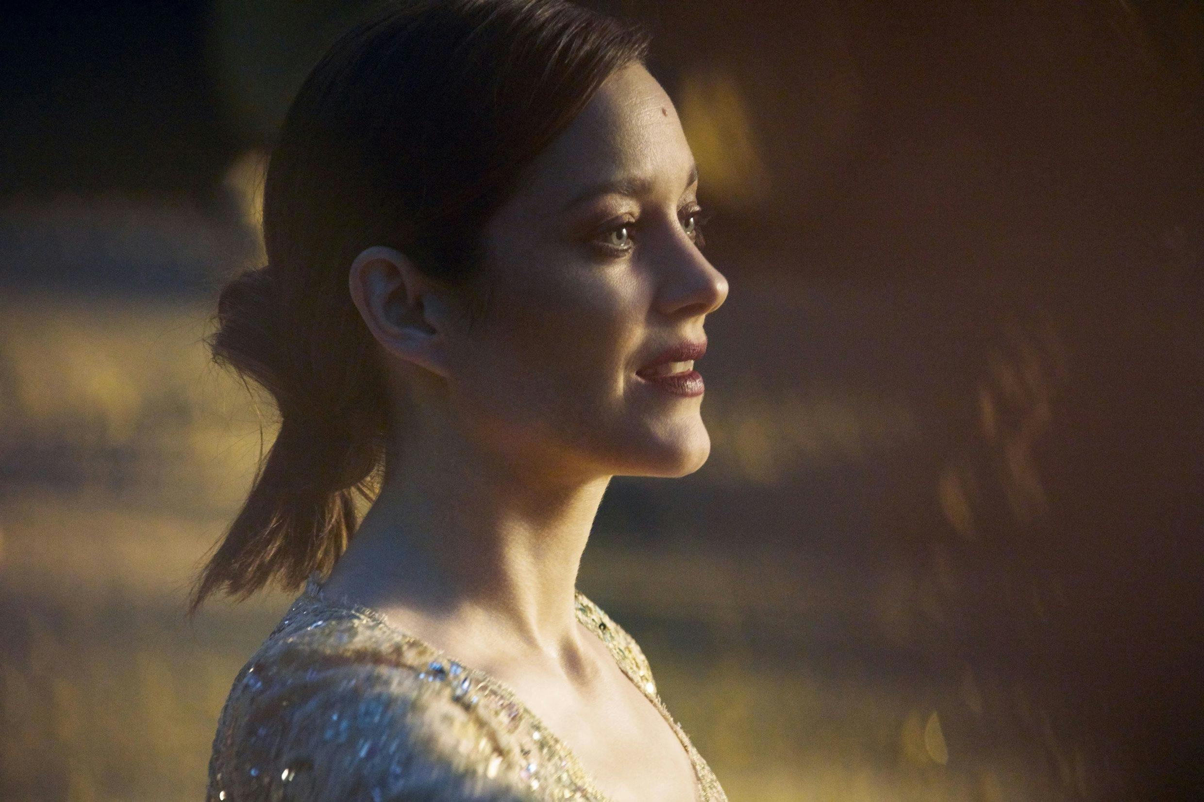 Marion Cotillard Dances On The Moon In New CHANEL No5 Ad